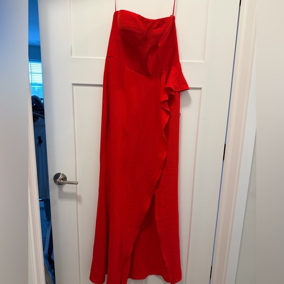 New Dress The Population Kai Strapless gown in Color Rouge - Picture 9 of 10